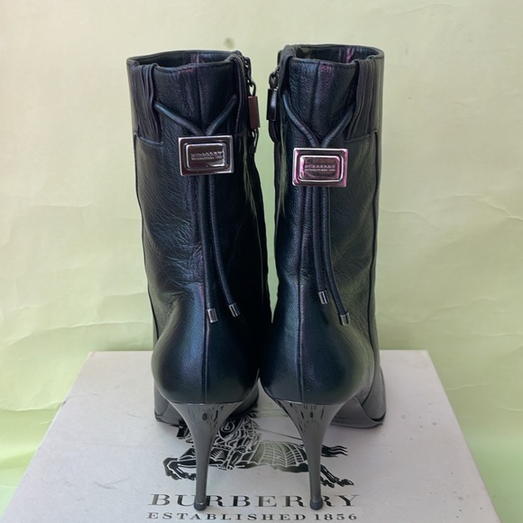 Vintage black Burberry leather booties with metallic heels - Picture 9 of 16